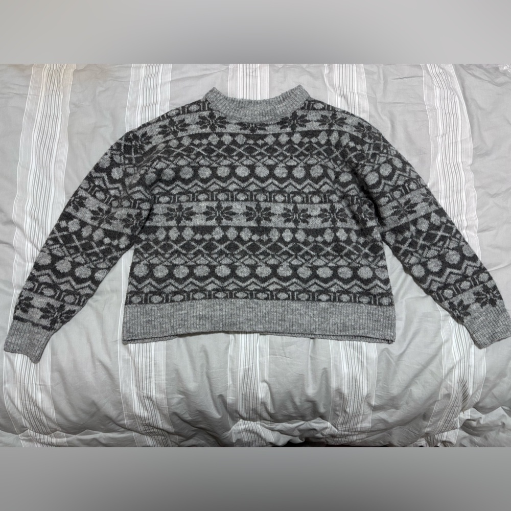 H and M Gray Patterned Sweater